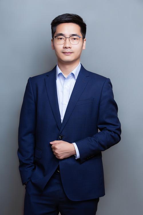 魏华 创始人 & 执行董事